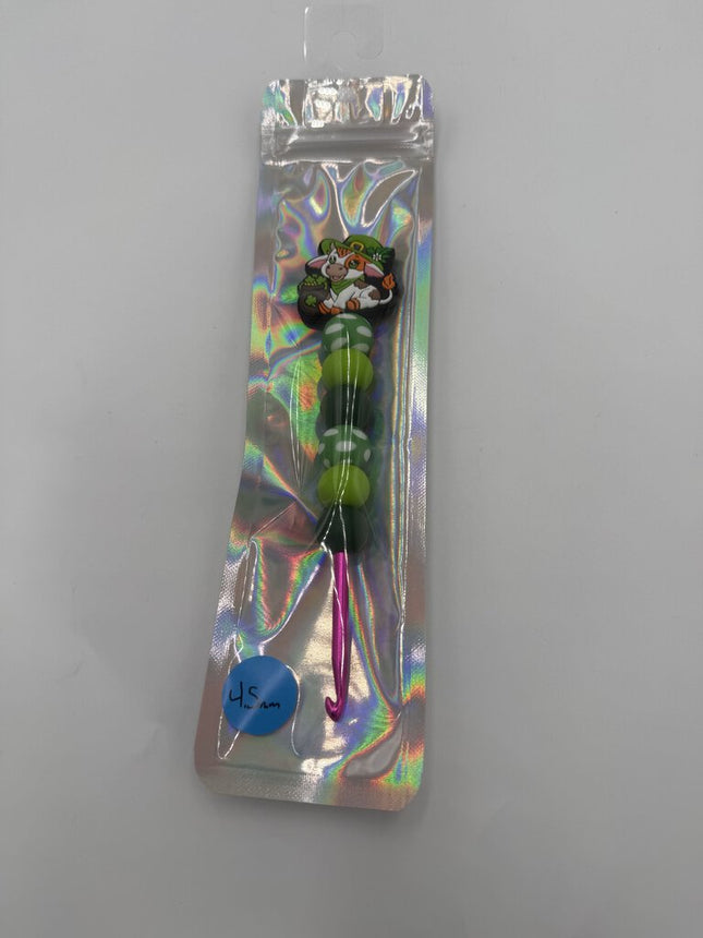 Ergonomic crochet hook 4.5mm leprechaun cow