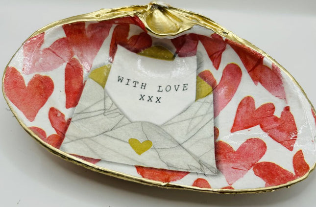 'With Love' letter/Hearts Atlantic Surf Clam (Old Orchard, ME)