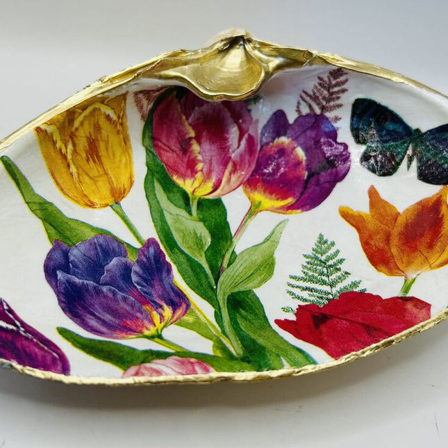 Tulips w/ Butterfly Atlantic Surf Clam (Old Orchard, ME)