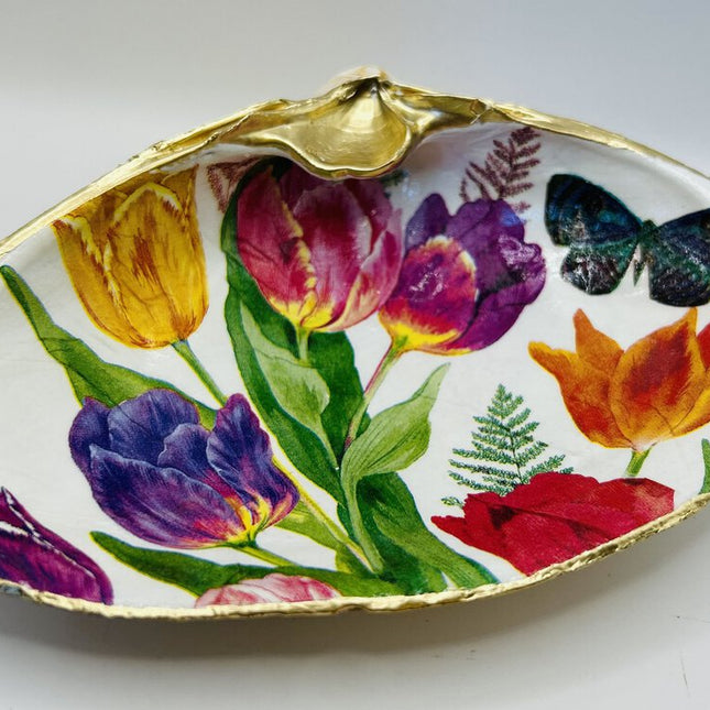 Tulips w/ Butterfly Atlantic Surf Clam (Old Orchard, ME)