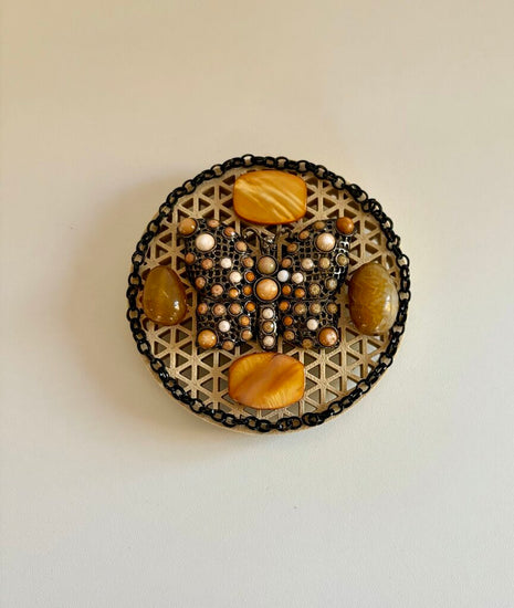3X3 BEIGE MAGNET W/BUTTERFLY OF earth tone colors