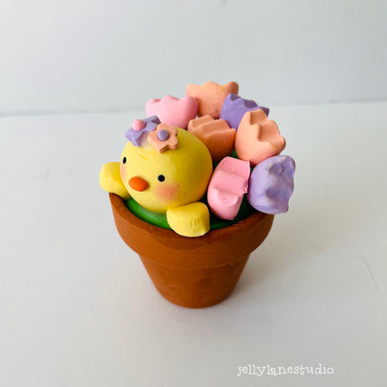SPRING CHICK W/ TULIPS DESK BUDDY