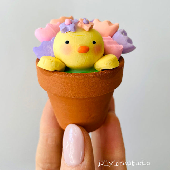 SPRING CHICK W/ TULIPS DESK BUDDY