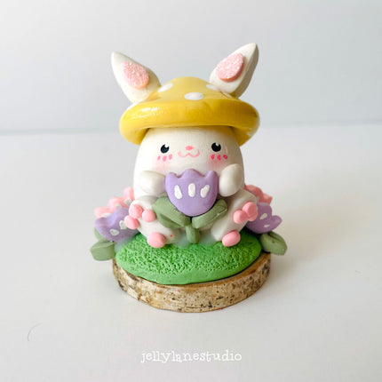 MUSHROOM BUNNY DESK BUDDY