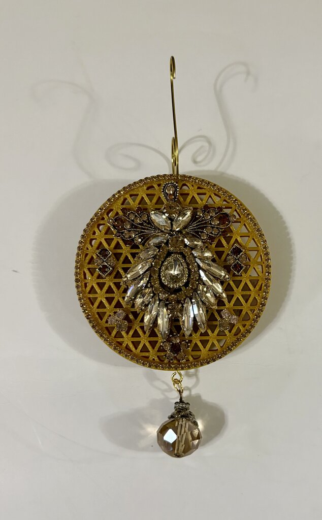 3 X 3 GOLD MAGNET w/champagne brooch, rhinestones & edging. crystal