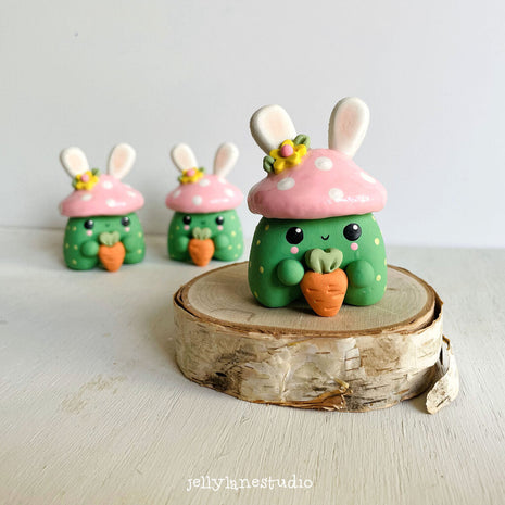FROG BUNNY DESK FRIEND