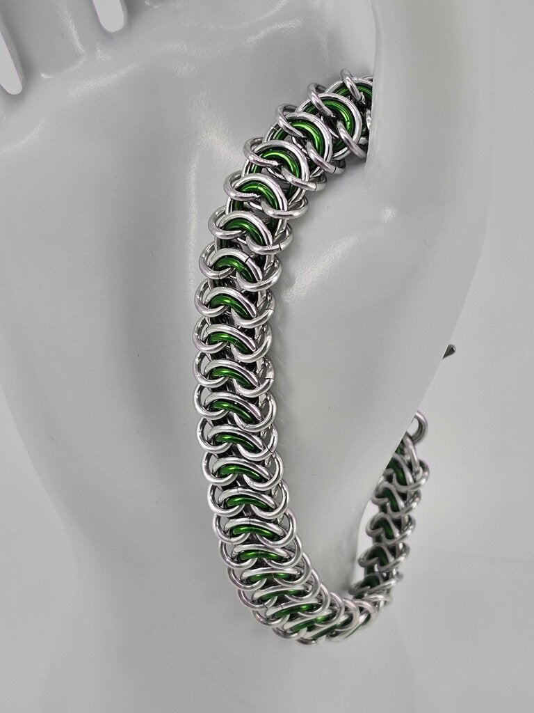 8" Silver Green Vertebrae Bracelet
