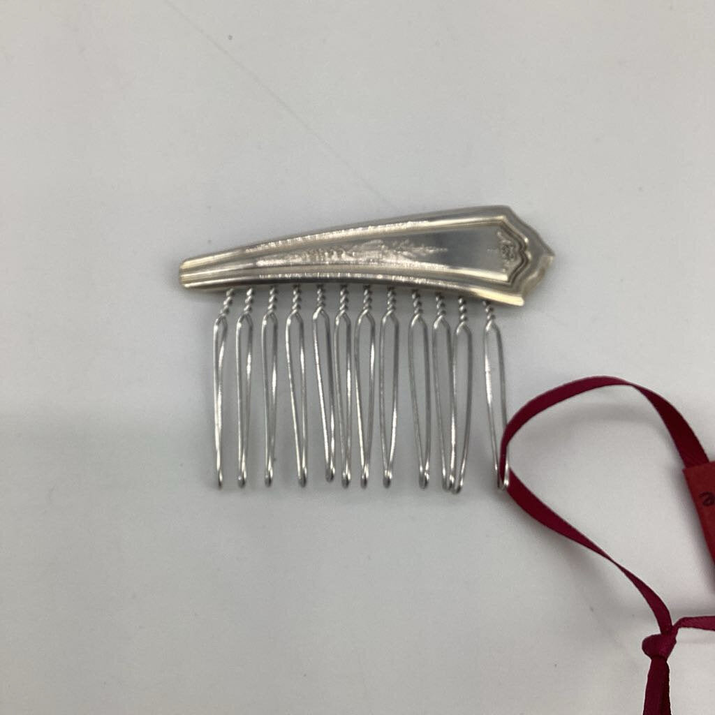 Small comb-w