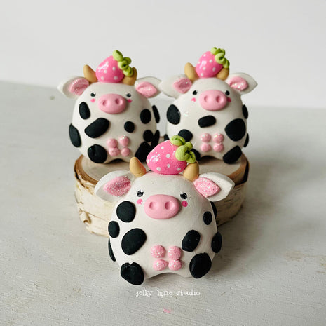 STRAWBERRY COW DESK FRIEND