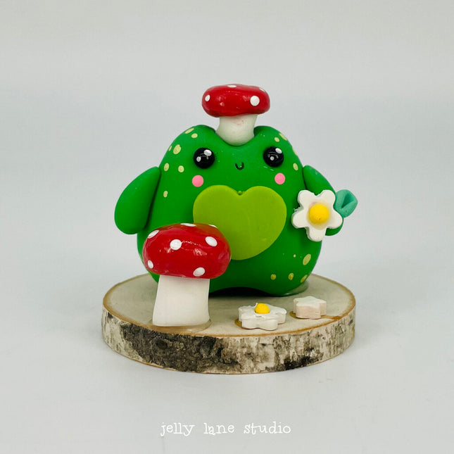 MUSHROOM TOP FROGGIE DESK FRIEND