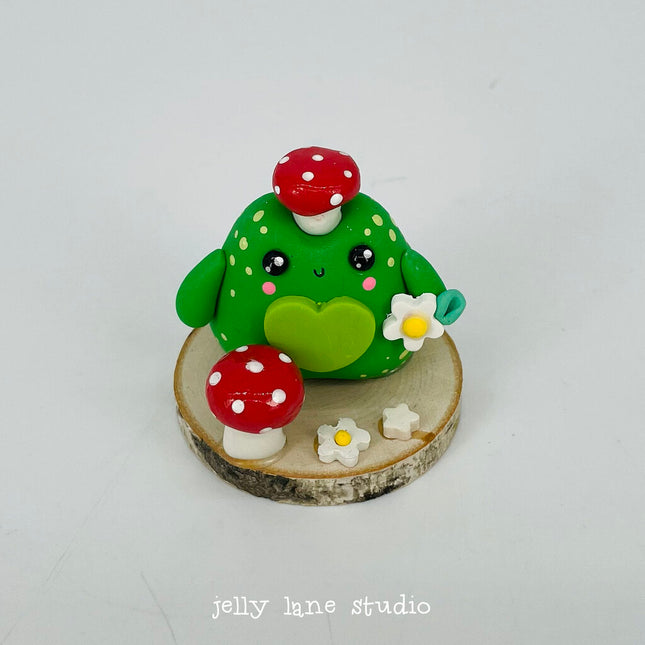 MUSHROOM TOP FROGGIE DESK FRIEND
