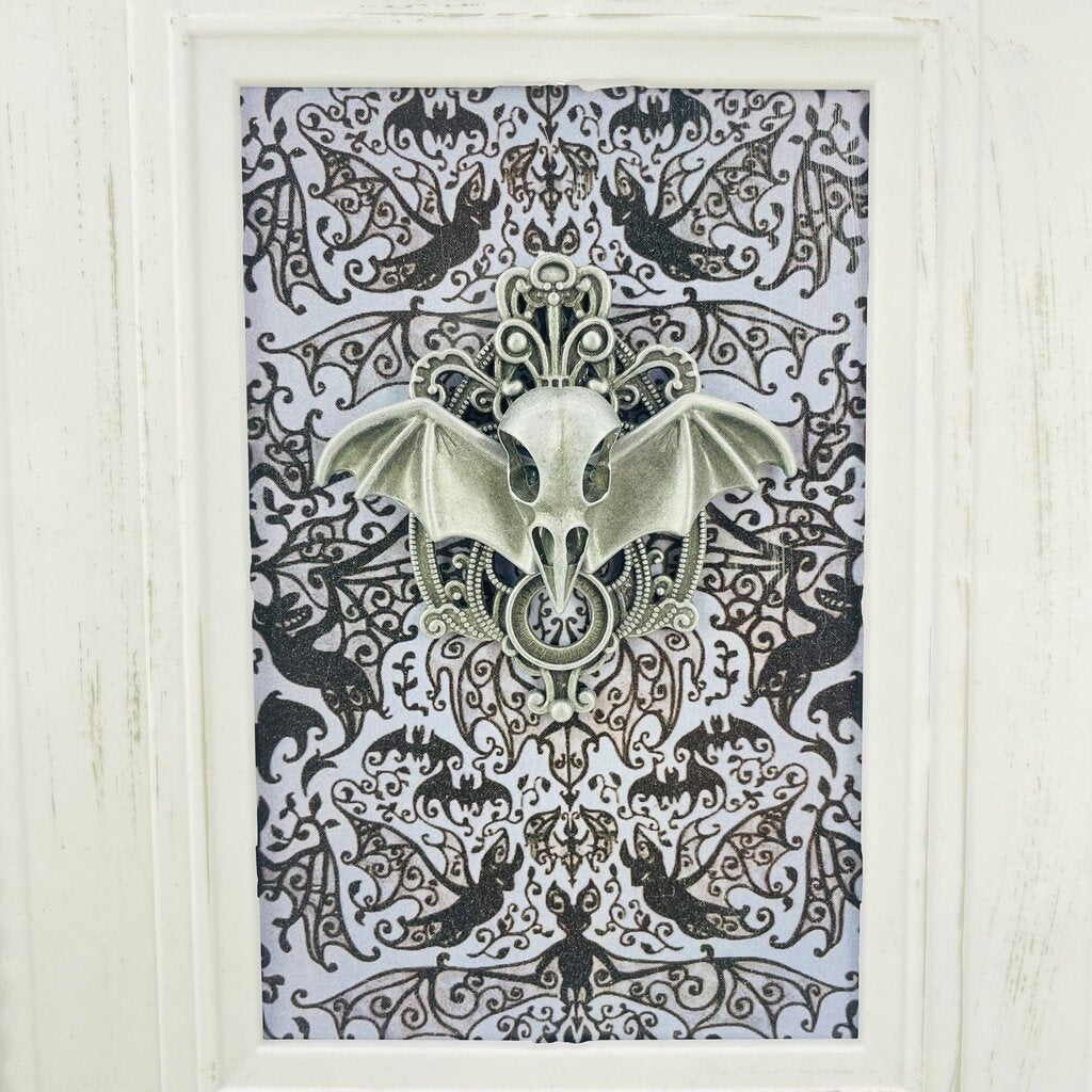Crow skull frame
