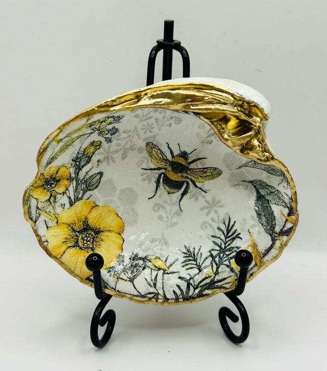 Bee on XL Quahog (Newport, RI)