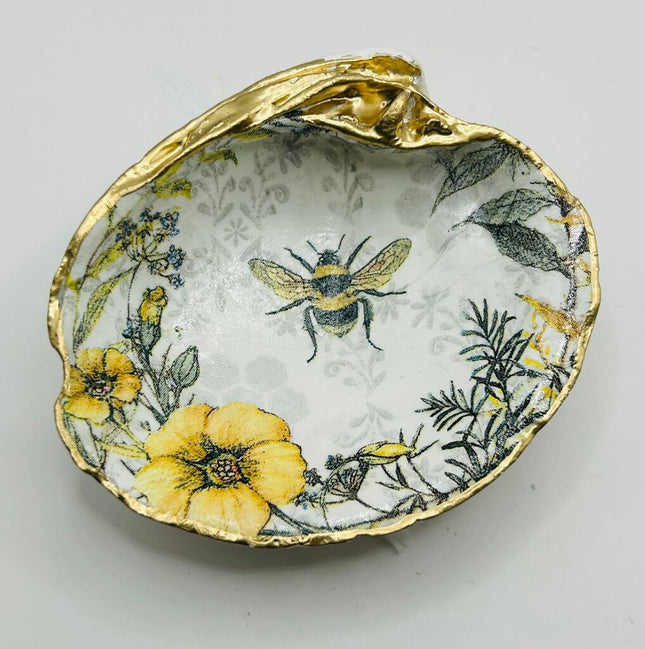 Bee on XL Quahog (Newport, RI)