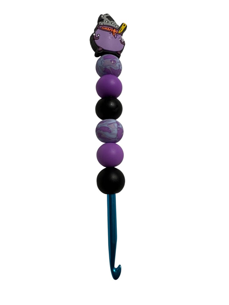 Ergonomic beaded crochet hook 5mm cauldron