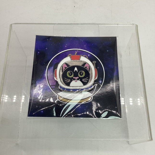 Enamel Pin - Astronaut Helmet Tuxie Silver