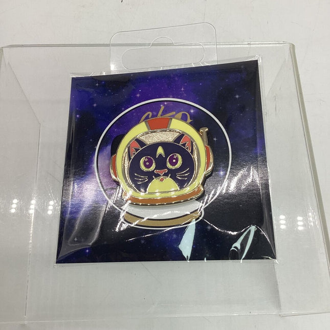 Enamel Pin - Astronaut Helmet Tuxie Gold
