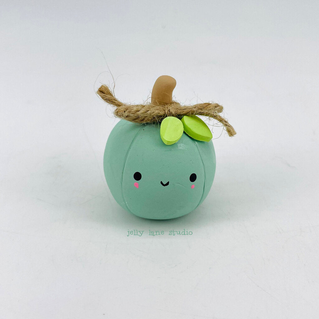 CHUNKY PUMPKIN DESK FRIEND