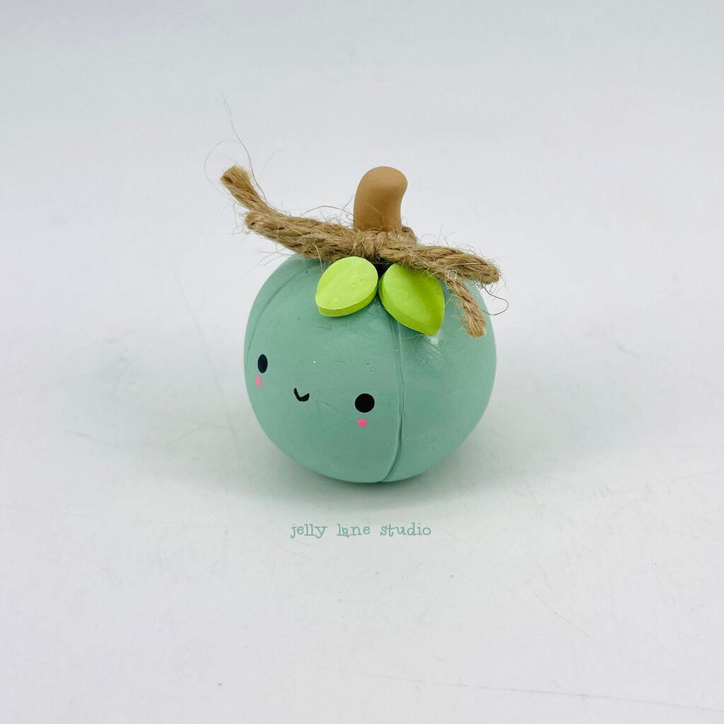 CHUNKY PUMPKIN DESK FRIEND