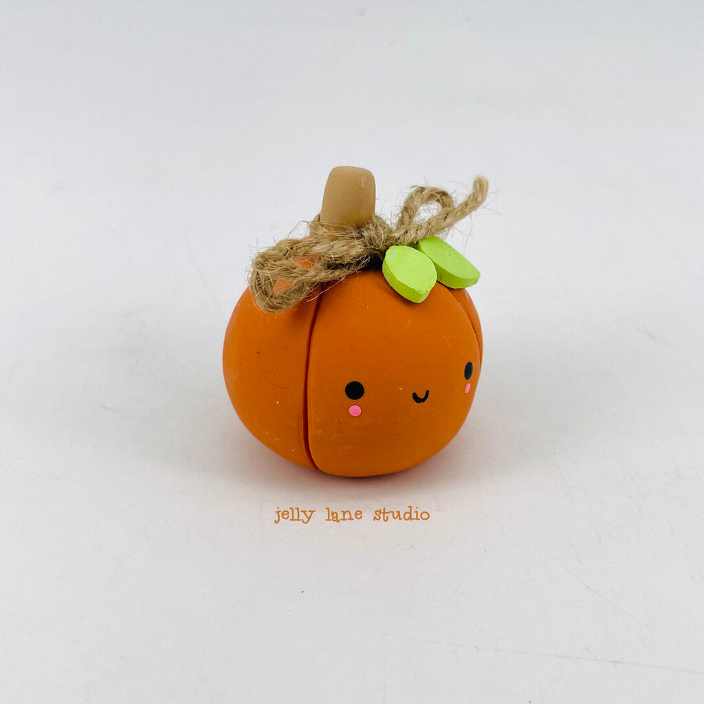 CHUNKY PUMPKIN DESK FRIEND