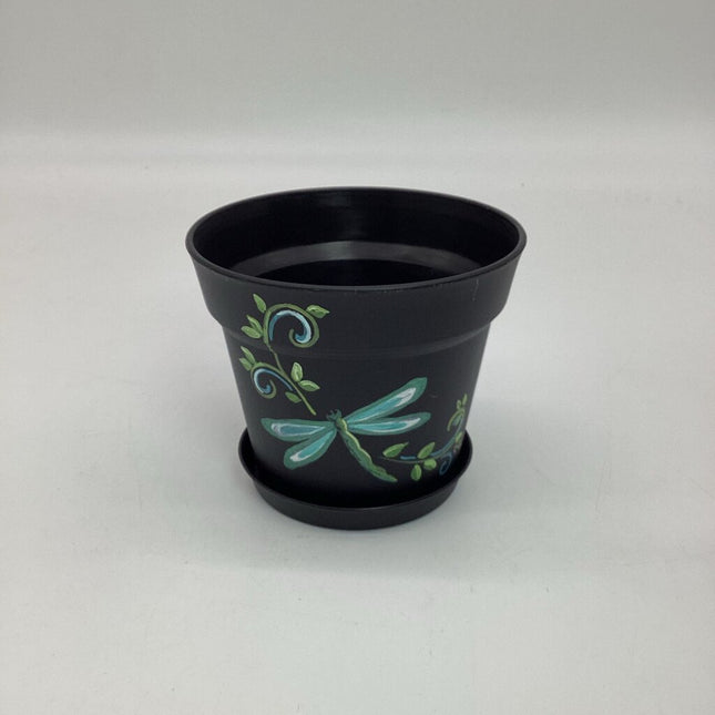 Medium black pot w/ dragonfly-E