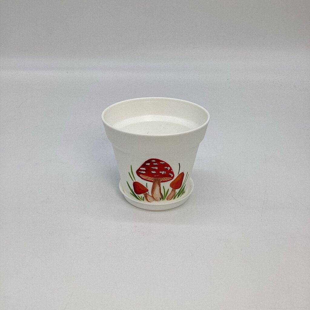 Small white w/red mushrooms-E