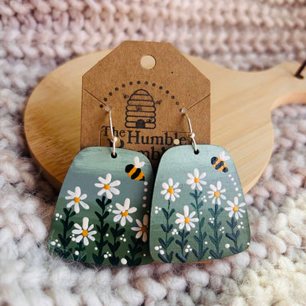 Mint daisy field earrings