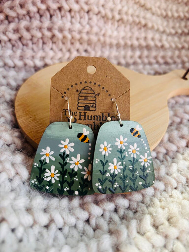 Mint daisy field earrings