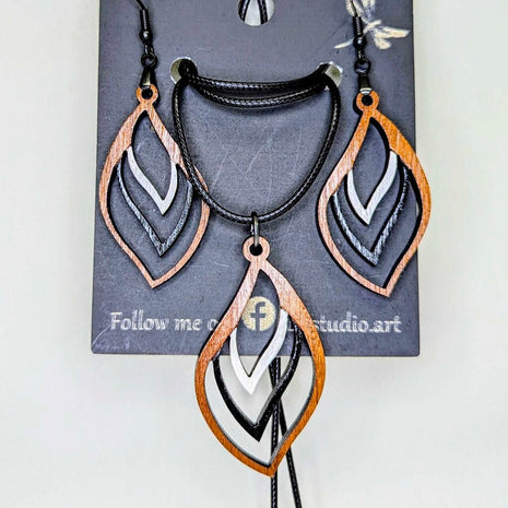 Earrings Necklace Set Cherry wood black and white detail