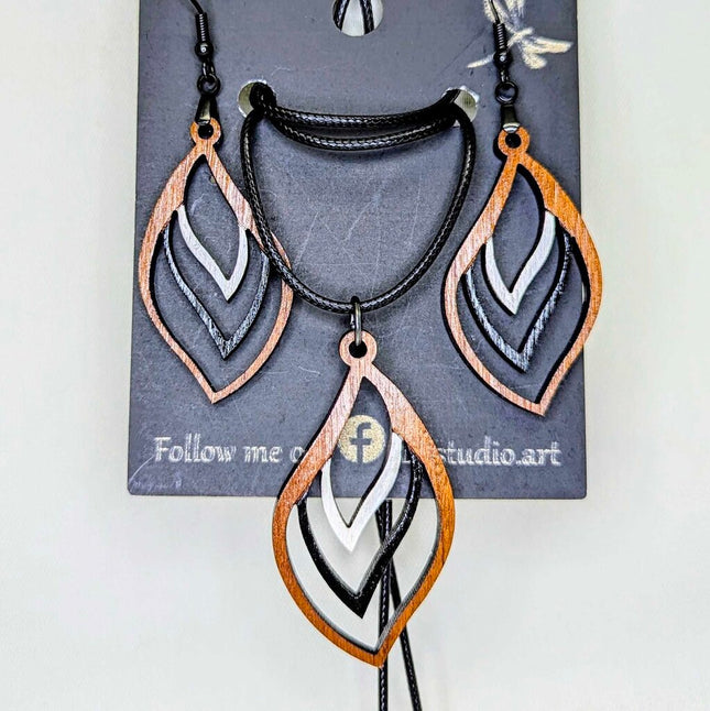 Earring Necklace Set Cherry wood black and white detail