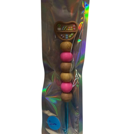 Ergonomic crochet hook 5mm bookshelf heart