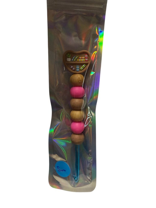 Ergonomic crochet hook 5mm bookshelf heart