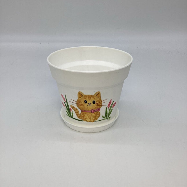 Medium white w/yellow cat-E