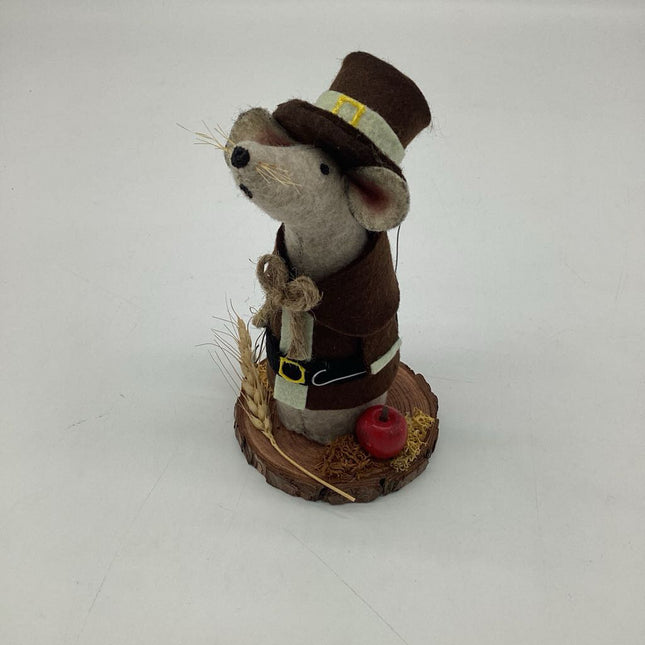 Boy Pilgrim mouse