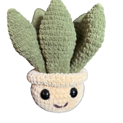 Crocheted happy houseplant