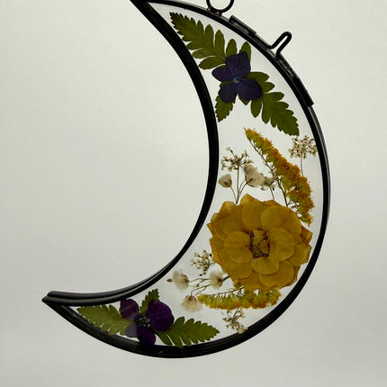 Moon frame w/ Pressed flowers