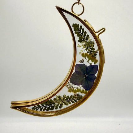 Moon frame w/ purple hydrangea