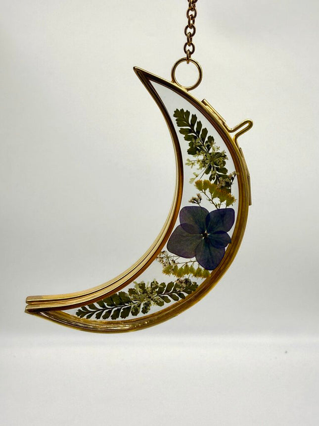 Moon frame w/ purple hydrangea