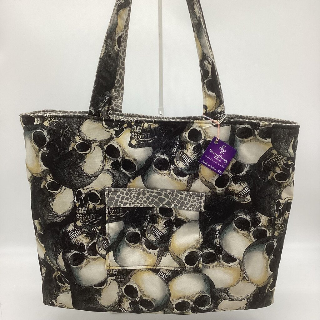 Skull reversible tote w/ gray