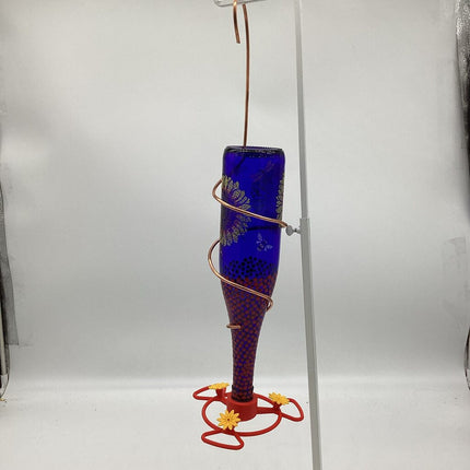 Multiport hummingbird feeder