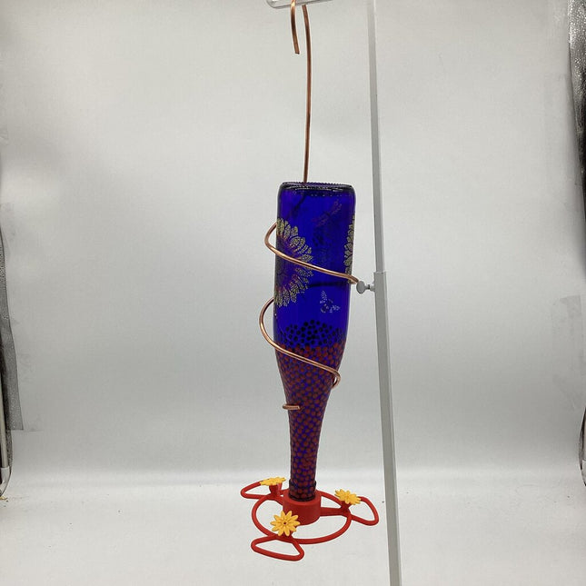 Multiport hummingbird feeder