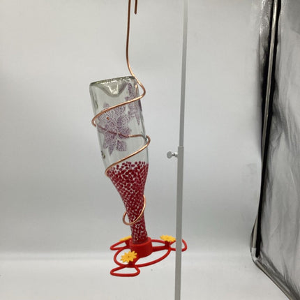 Multiport hummingbird feeder