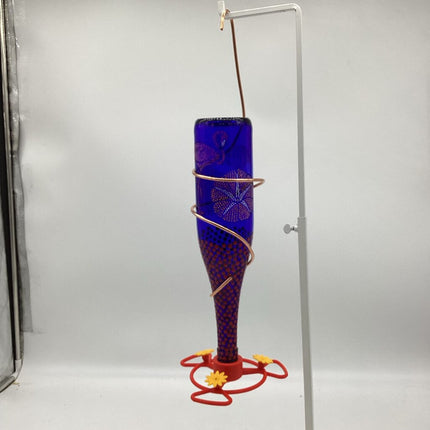 Multiport hummingbird feeder