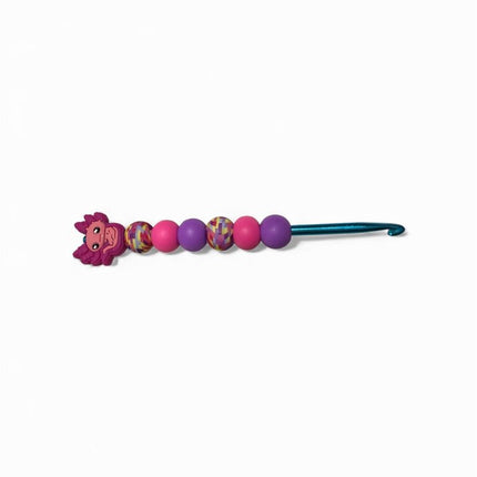 Ergonomic beaded crochet hook 5mm axolotl