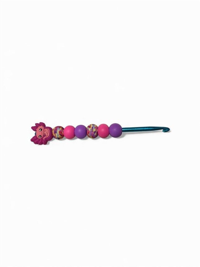 Ergonomic beaded crochet hook 5mm axolotl