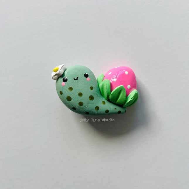 STRAWBERRY SNAIL MAGNET