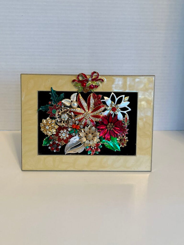 CHRISTMAS FLOWER PICTURE in CREAM FRAME 5 x 7