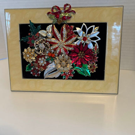 CHRISTMAS FLOWER PICTURE in CREAM FRAME 5 x 7