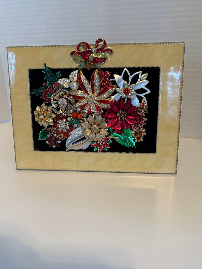 CHRISTMAS FLOWER PICTURE in CREAM FRAME 5 x 7