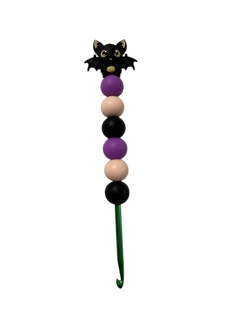 Ergonomic beaded crochet hook 4mm bat